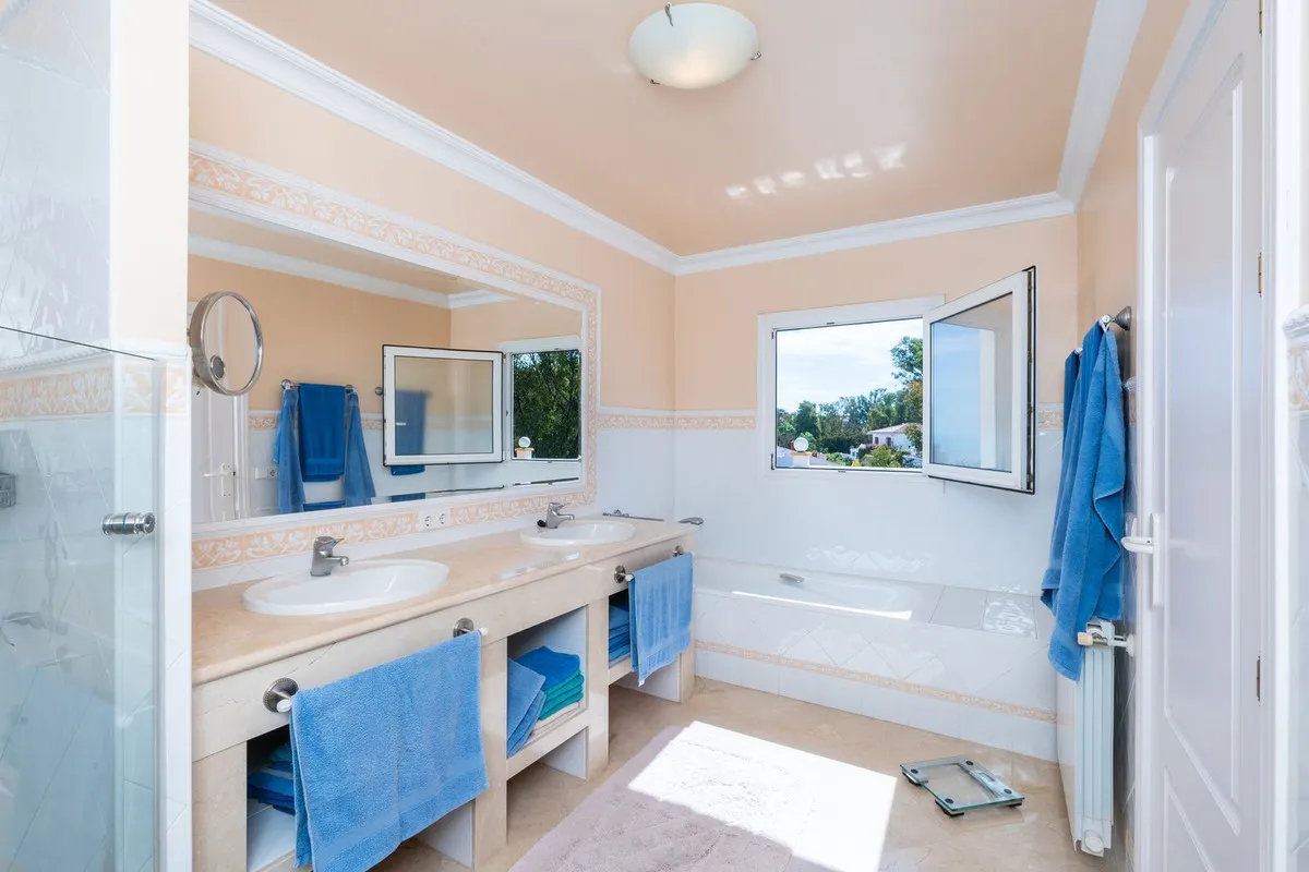 22c9114c-33db-4789-8669-3a1e47ba0e1e