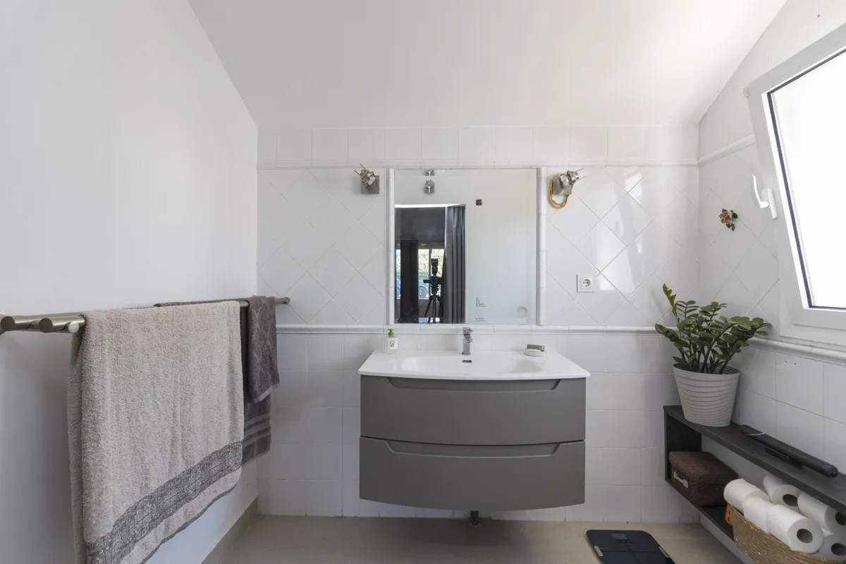 f7f01245-2c83-4d37-a210-44725191382a