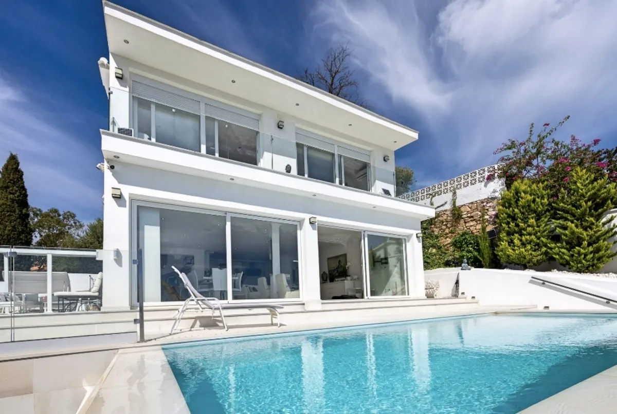 b4047ea5-1981-498d-bd17-e674df45a368