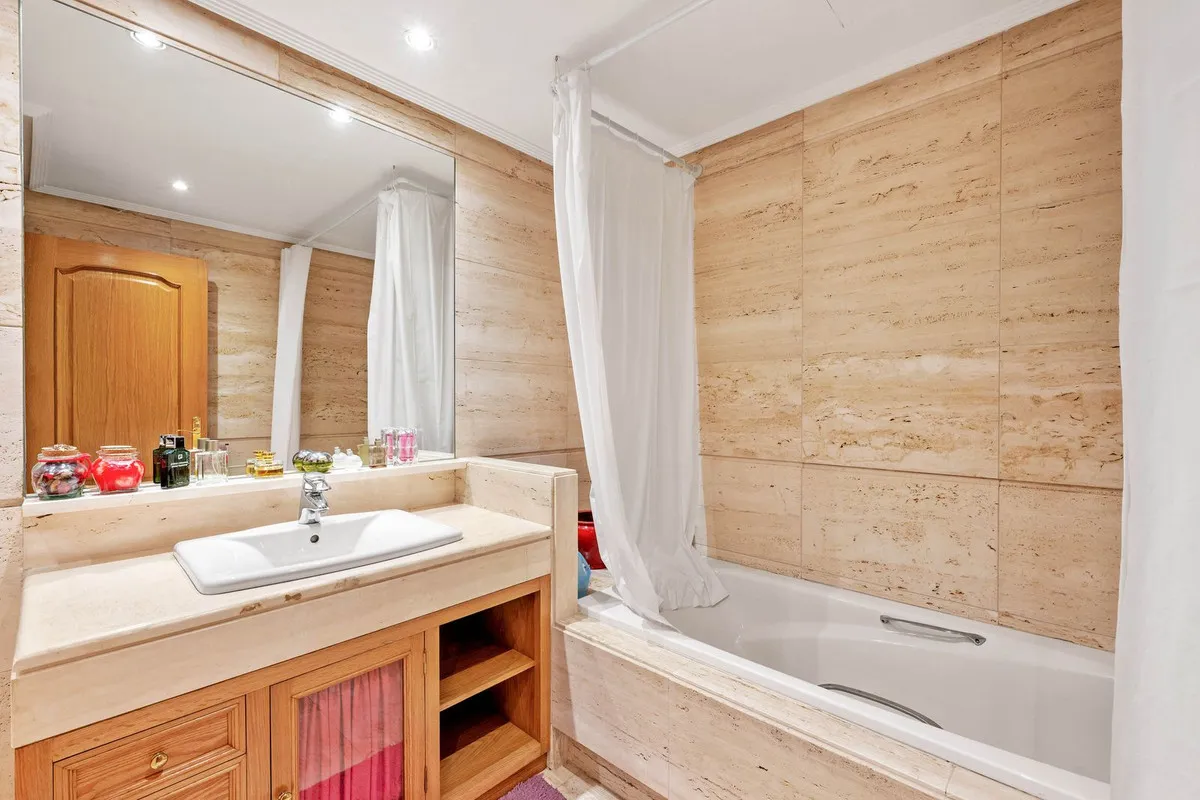 1d066a49-8cb0-492b-b198-b2bf1456c431