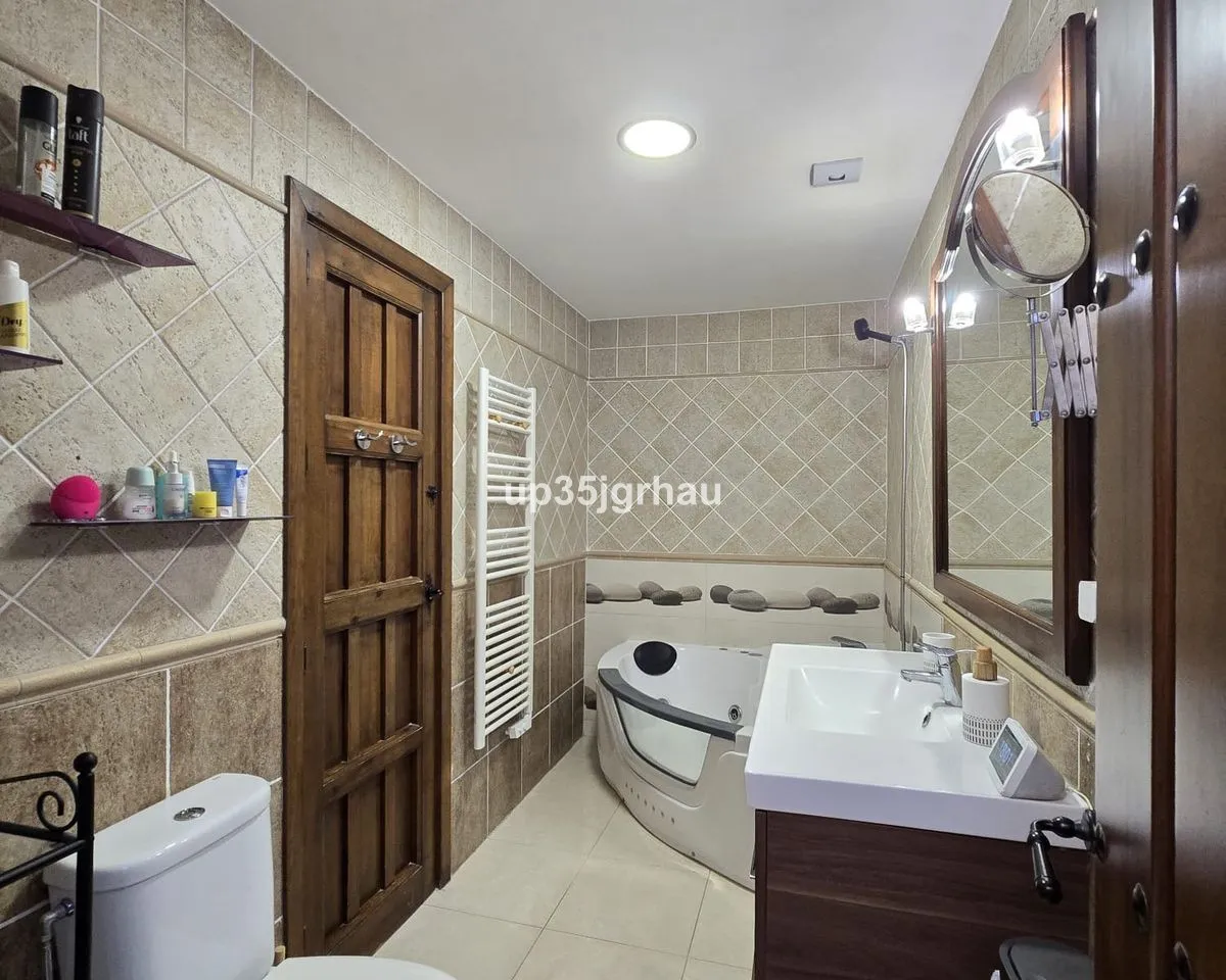 1fe96fdf-b729-41a3-9941-d02c3e6b7e96