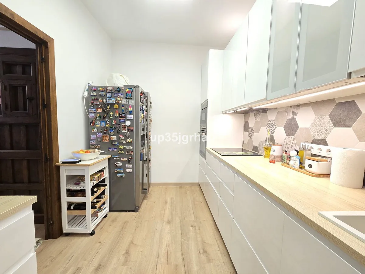 aab1f552-c3b4-4b28-9099-10a5bd01a765