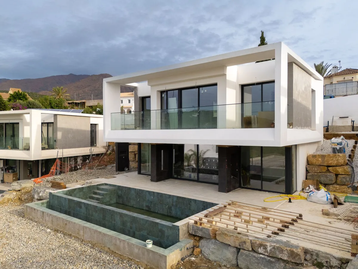 aaa643fb-ff2b-4541-bf3a-dca8bbbe8fe5