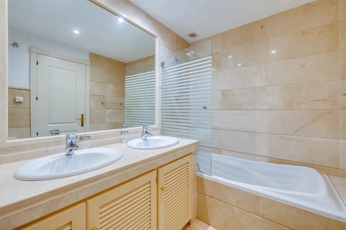 dde633cf-c32c-4b62-9241-8d75d34b7992