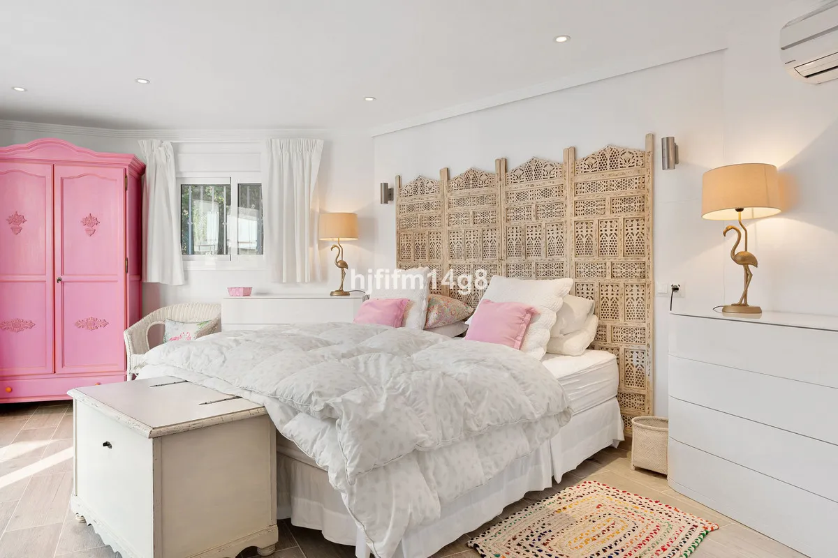 07c6b543-00ac-4e66-a5cf-d83fbf398036