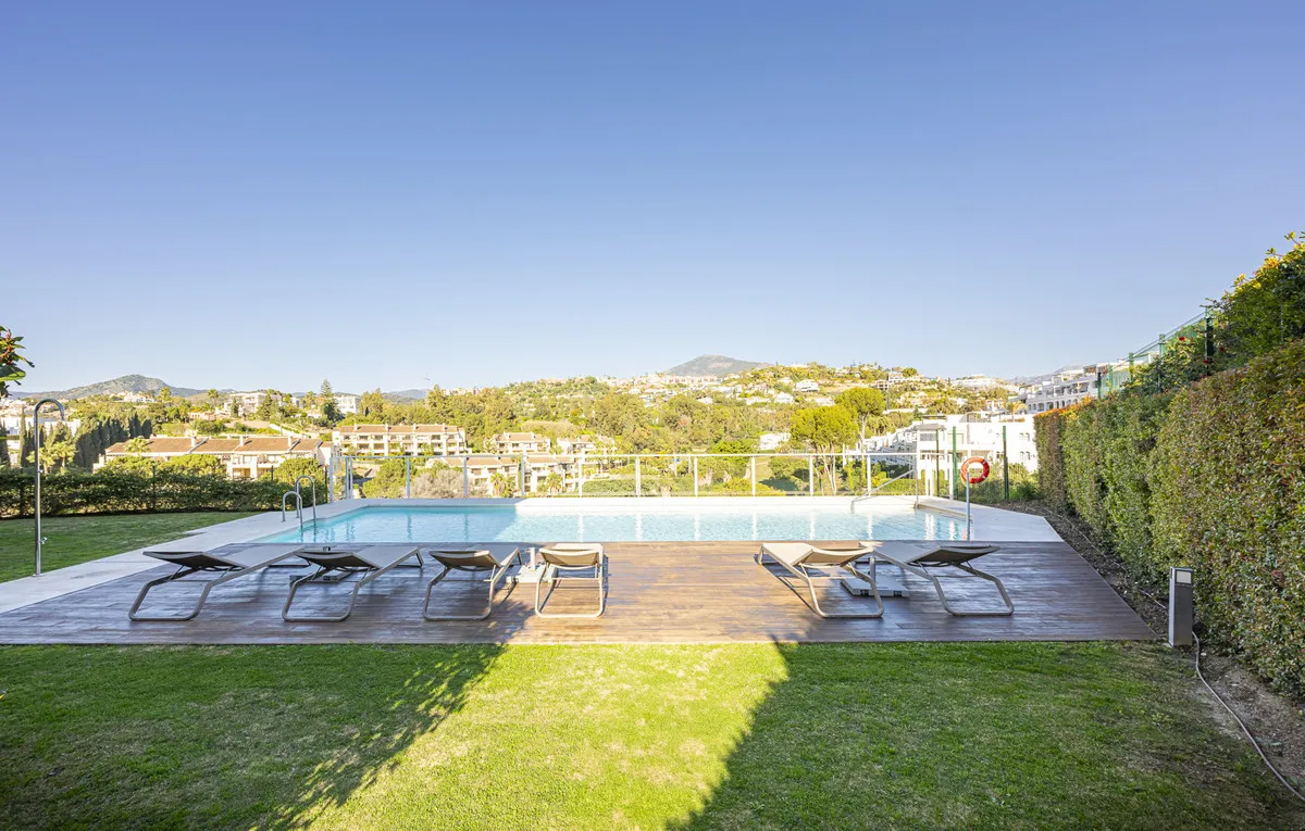 e042a7c6-c6f8-403f-a1c6-65c06d06aa93