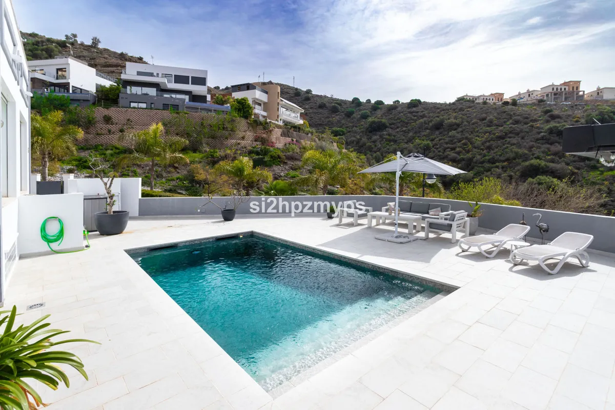 99001d79-4be0-4bfe-b848-100dce8fa023