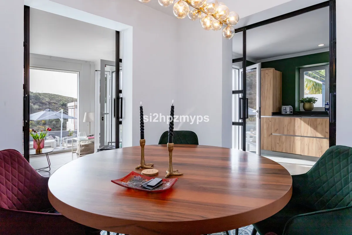 e2f92a5d-3483-4a83-8698-dba572792f04