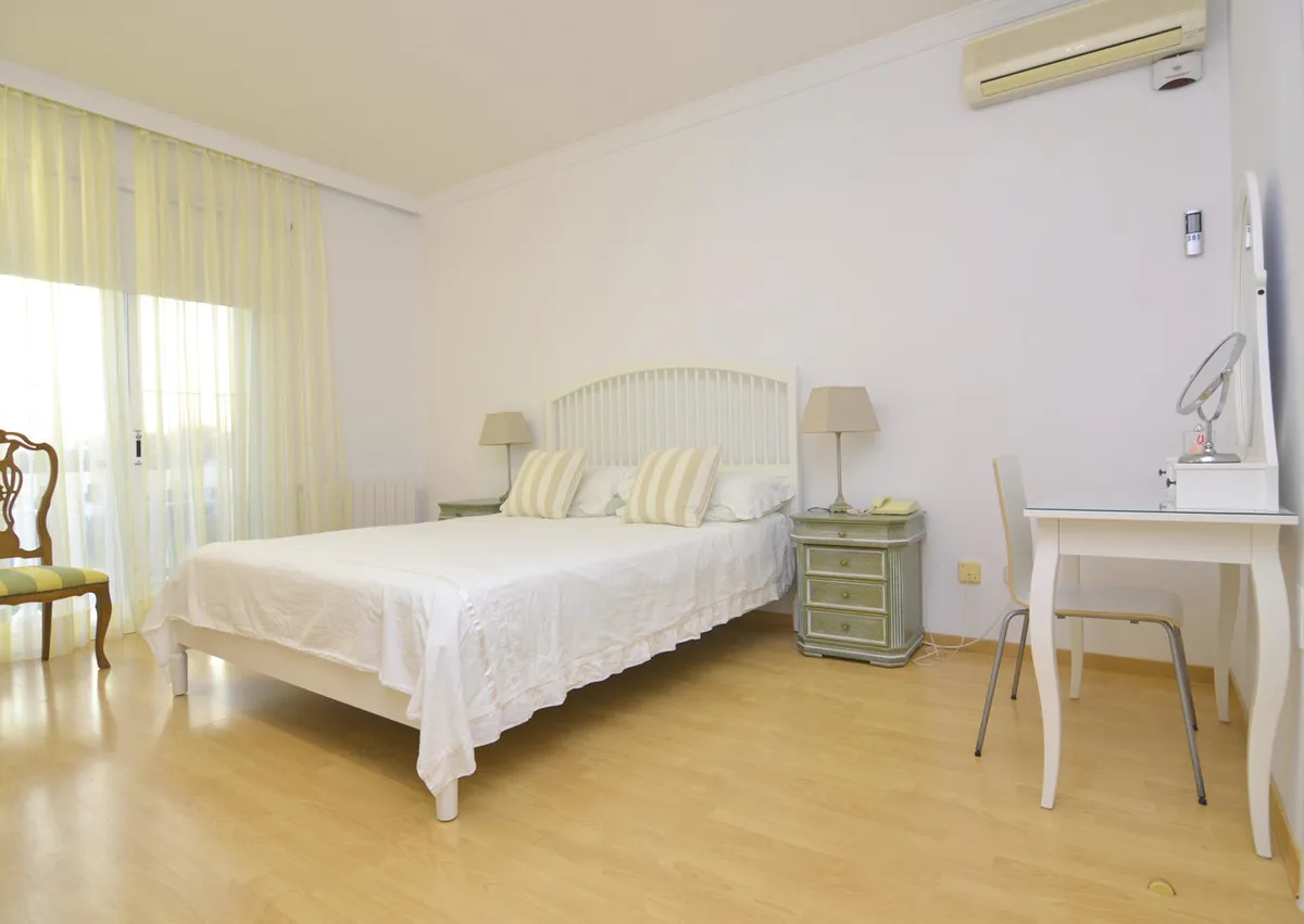 253f9847-b155-49c6-8e80-f29a2e6db05a