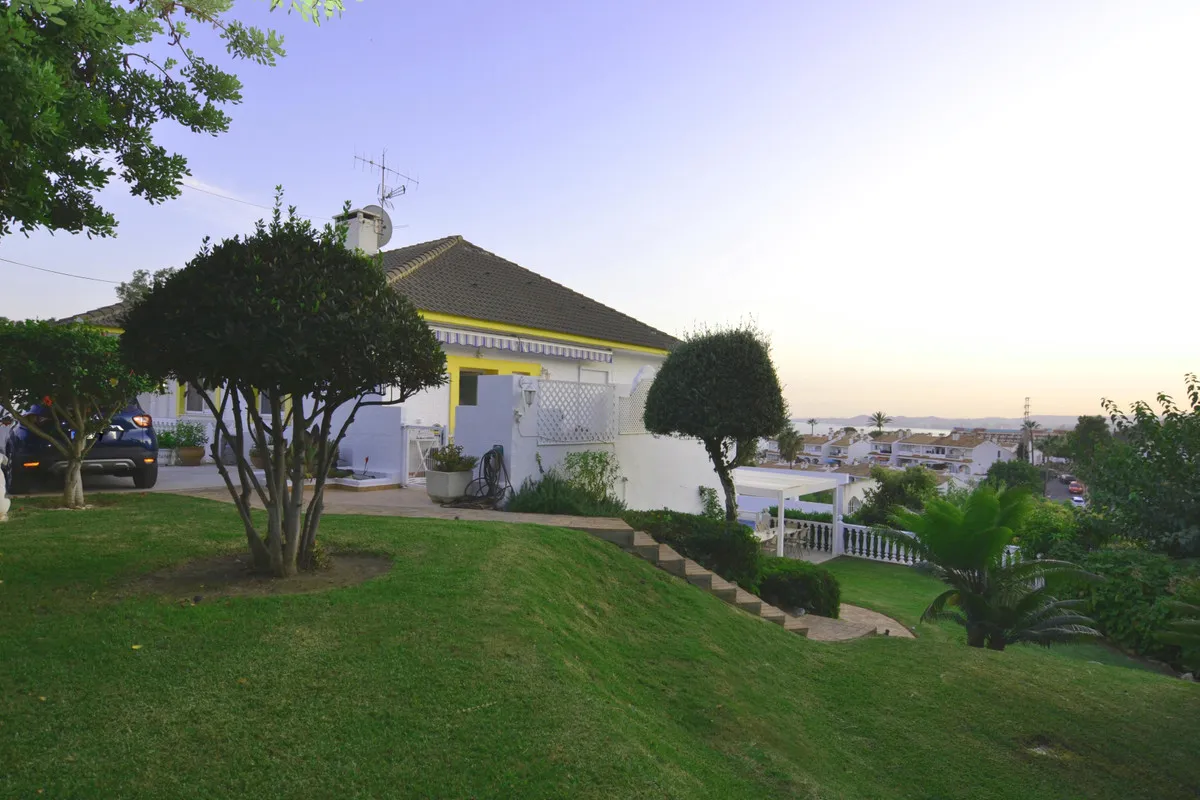 695fba91-d7a2-46ff-8e52-681941d42f8a