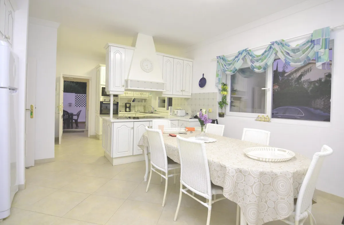 6da35fce-9290-409c-b842-660a953ff9bc