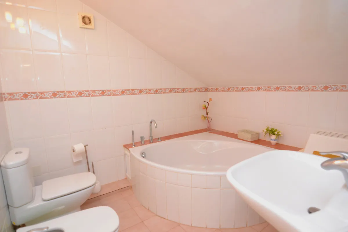 c45b1885-d048-4c46-a1fa-1552de8c2c1d