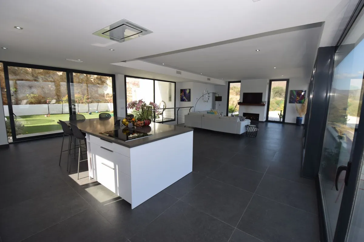 1187ff89-af31-45e7-8a67-e4b934e22a3a