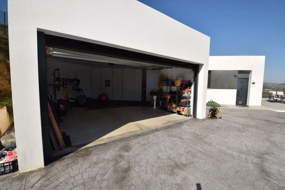 5e8dcd0e-ae19-4c62-9585-3656dff0dc67