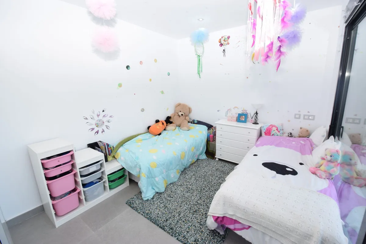 a851a744-7c4e-40b8-b27b-162a1cb50d95