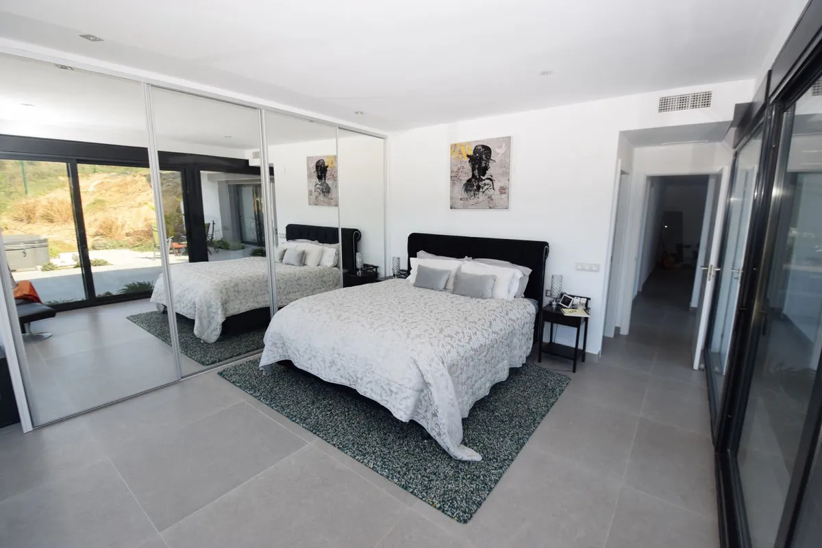 e4b926dc-cd20-4f28-88c8-e2fc422c50f2