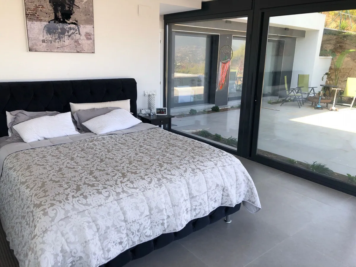 29a7c9c9-d8f9-4dad-a394-21ec572b6d64