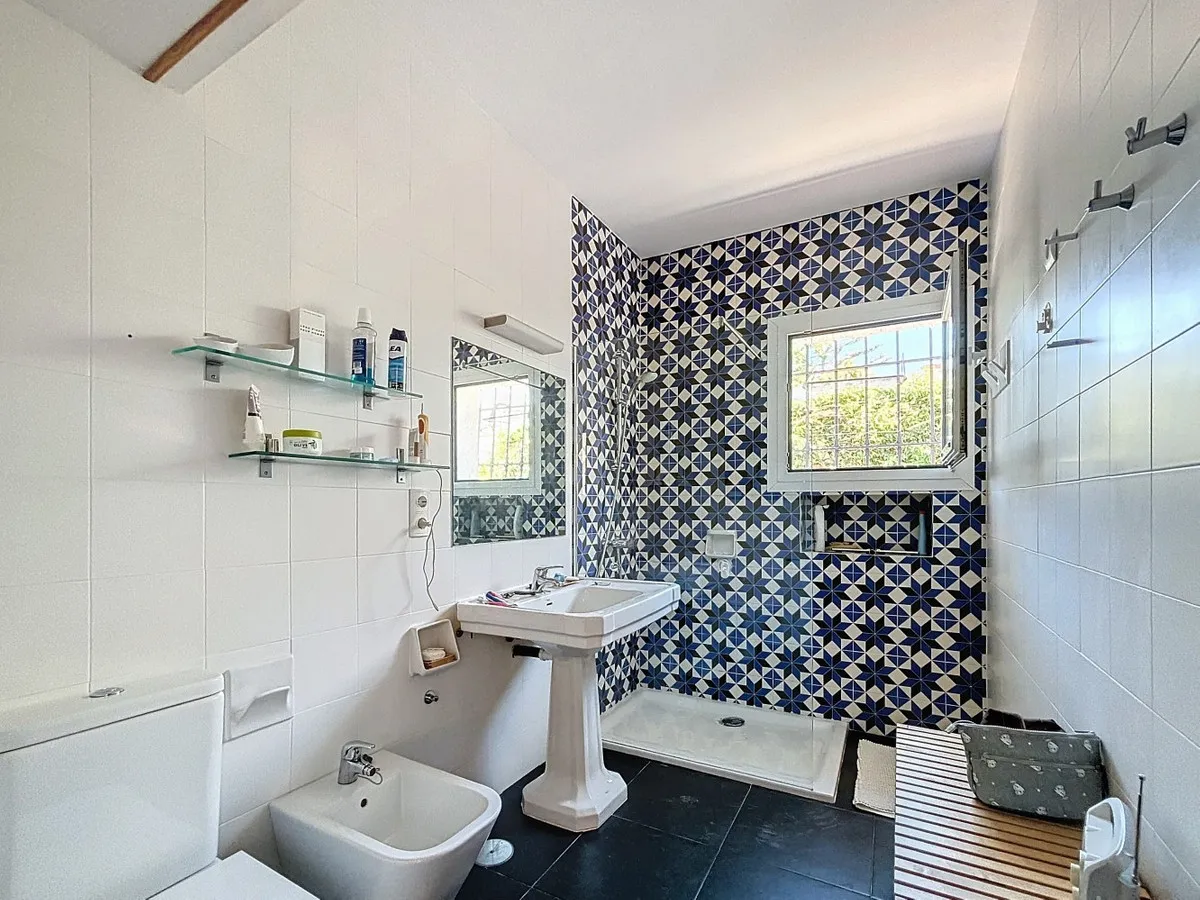 4b6ad069-dd72-4cad-926b-e131d75aea20