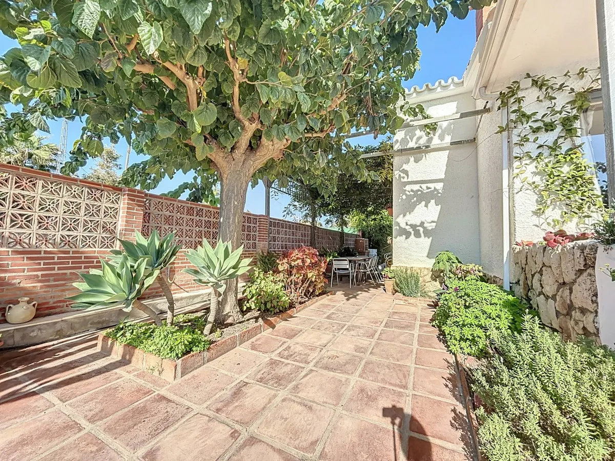 fef38230-dd86-438b-a624-a195373ba94d