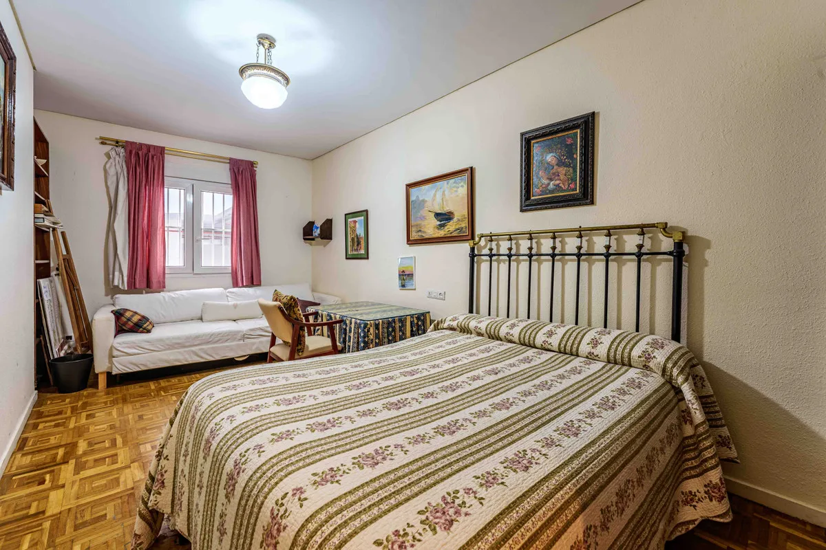 b6f55d42-b8f0-4ec5-b7a5-f74692908db7