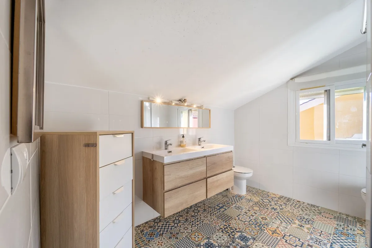 5c301453-f739-4e51-ae50-bb7fb9111c8b