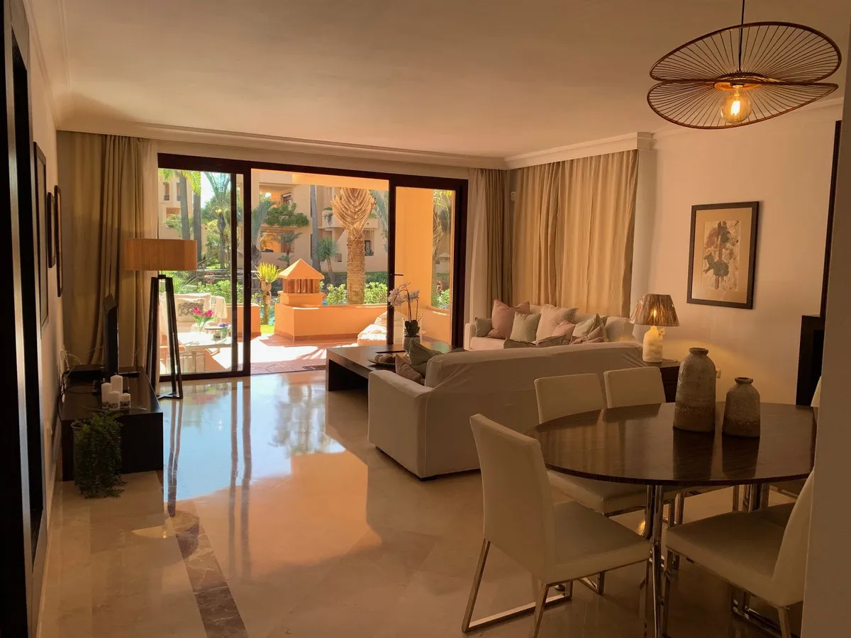 1b974d50-3bd6-48dd-80cd-c96a55752195