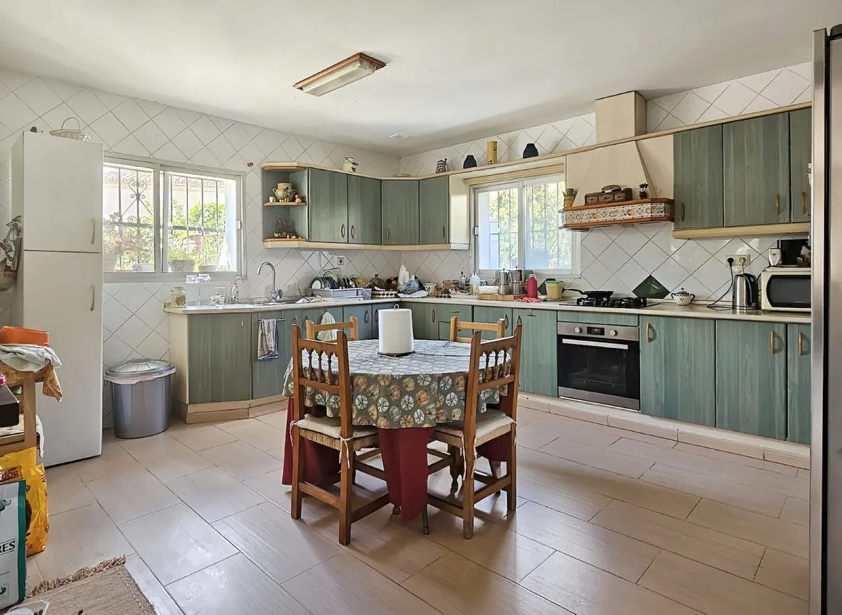 68539563-a93a-4fe3-921f-2e86975d7f01