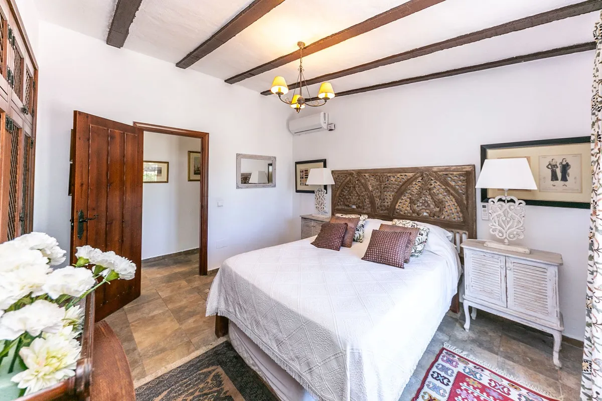 05b1e9cc-e921-49a3-afef-c0f35cc574cf