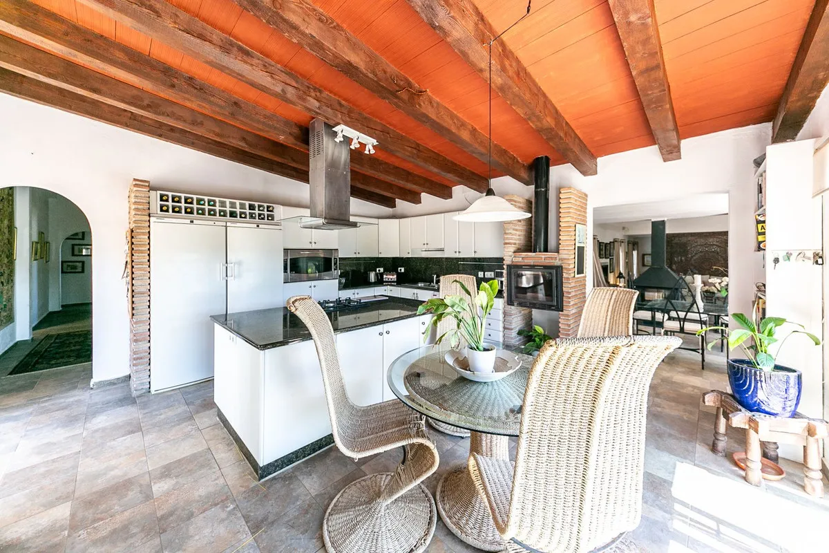 4edaab1b-fb70-46a7-8aaa-7e2a5cc7e008