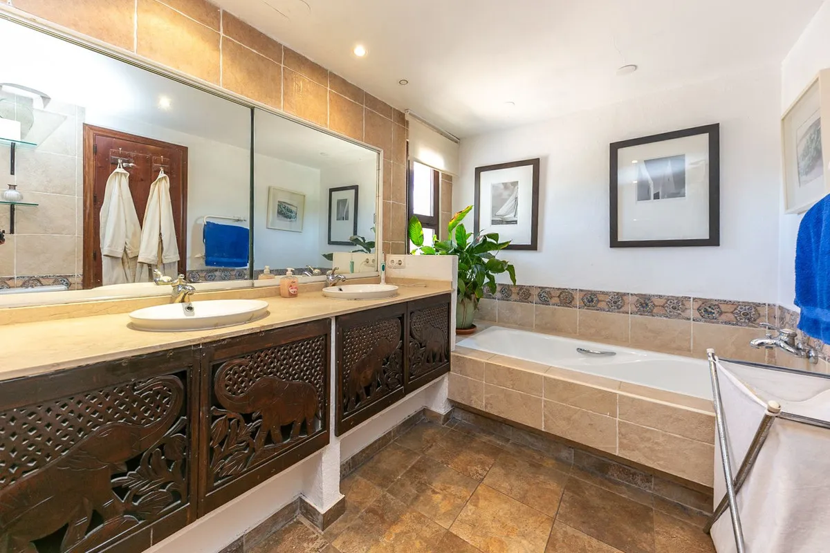 7c61cb76-8bd0-4eaf-b96e-0d16b007616e