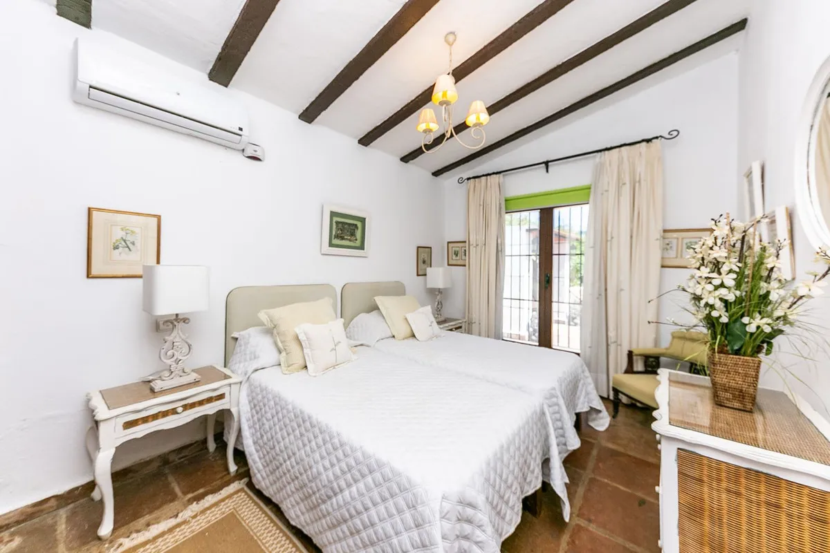 b590f92e-e084-48c4-a3d6-d6bcc5a306c1