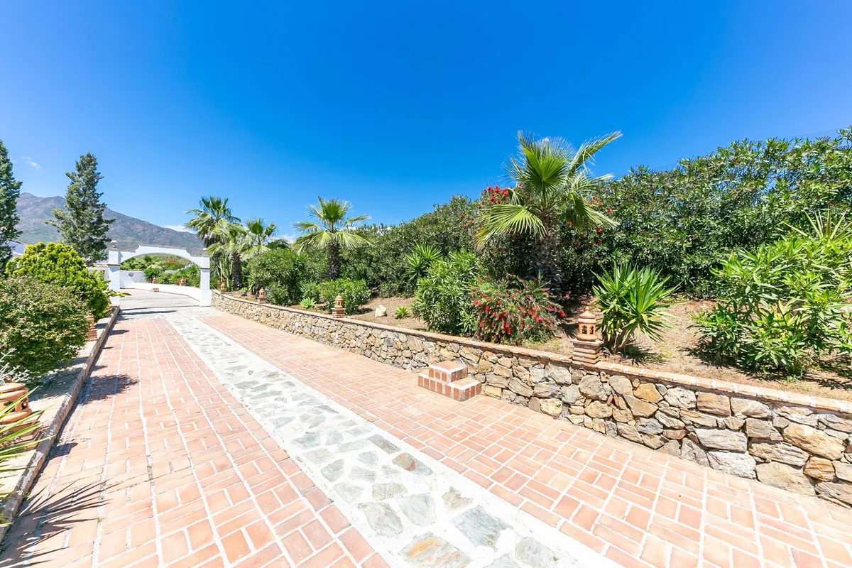 c9a548cd-eeb5-455c-bddc-27a08a6e8f27