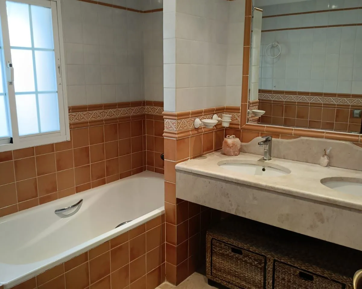 70002eca-e2b9-428a-a487-c11e4aea4345