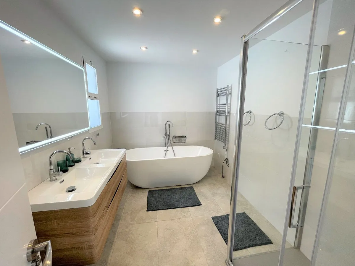 e1c9d047-a7d3-40f5-812a-1b06bbbaffc7