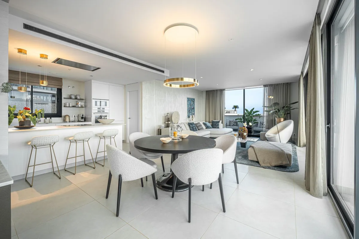 21539b5c-afff-4d45-8afd-d393f9c302bc