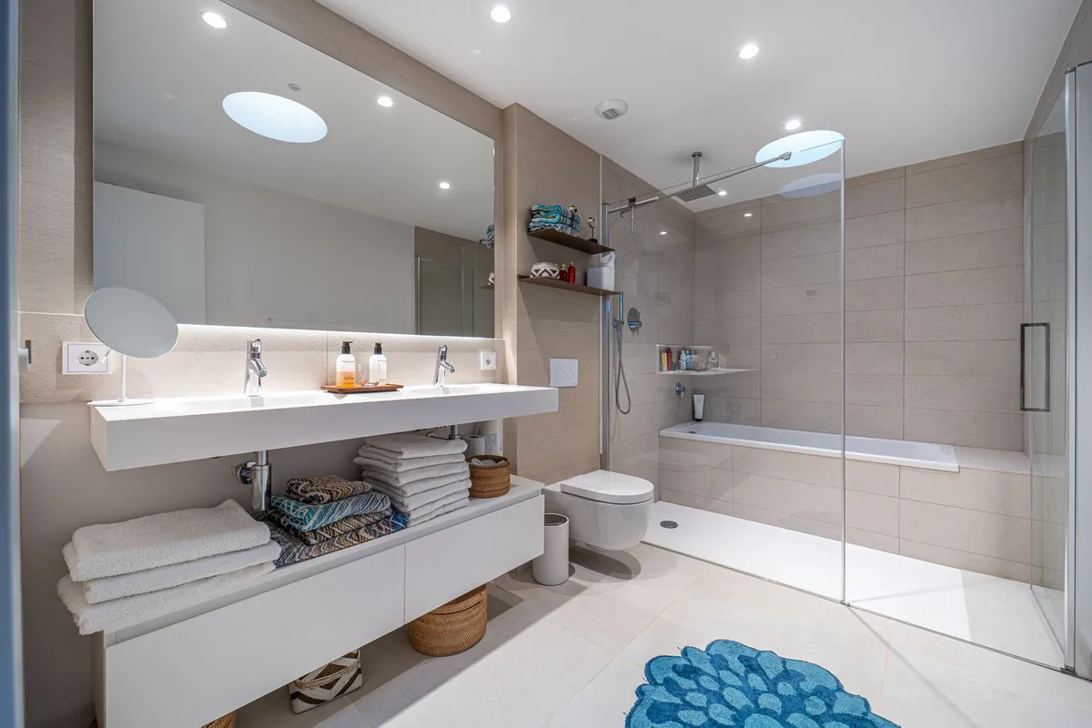 81eb858e-e75e-44c1-81af-25adf2292323