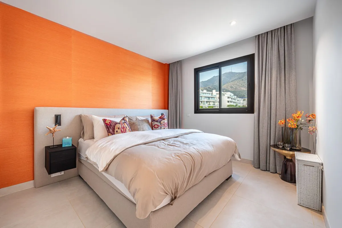 964a9a82-5ba5-4c84-a419-01edffc0bd71