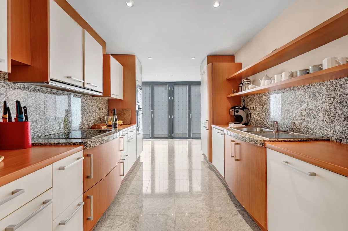 d6400278-2efa-42b6-91fe-38e52855f528