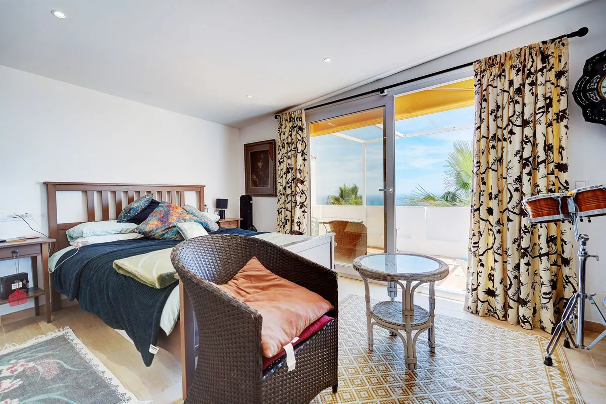 a07f2170-abf4-40b1-872a-5fbae542f3c7