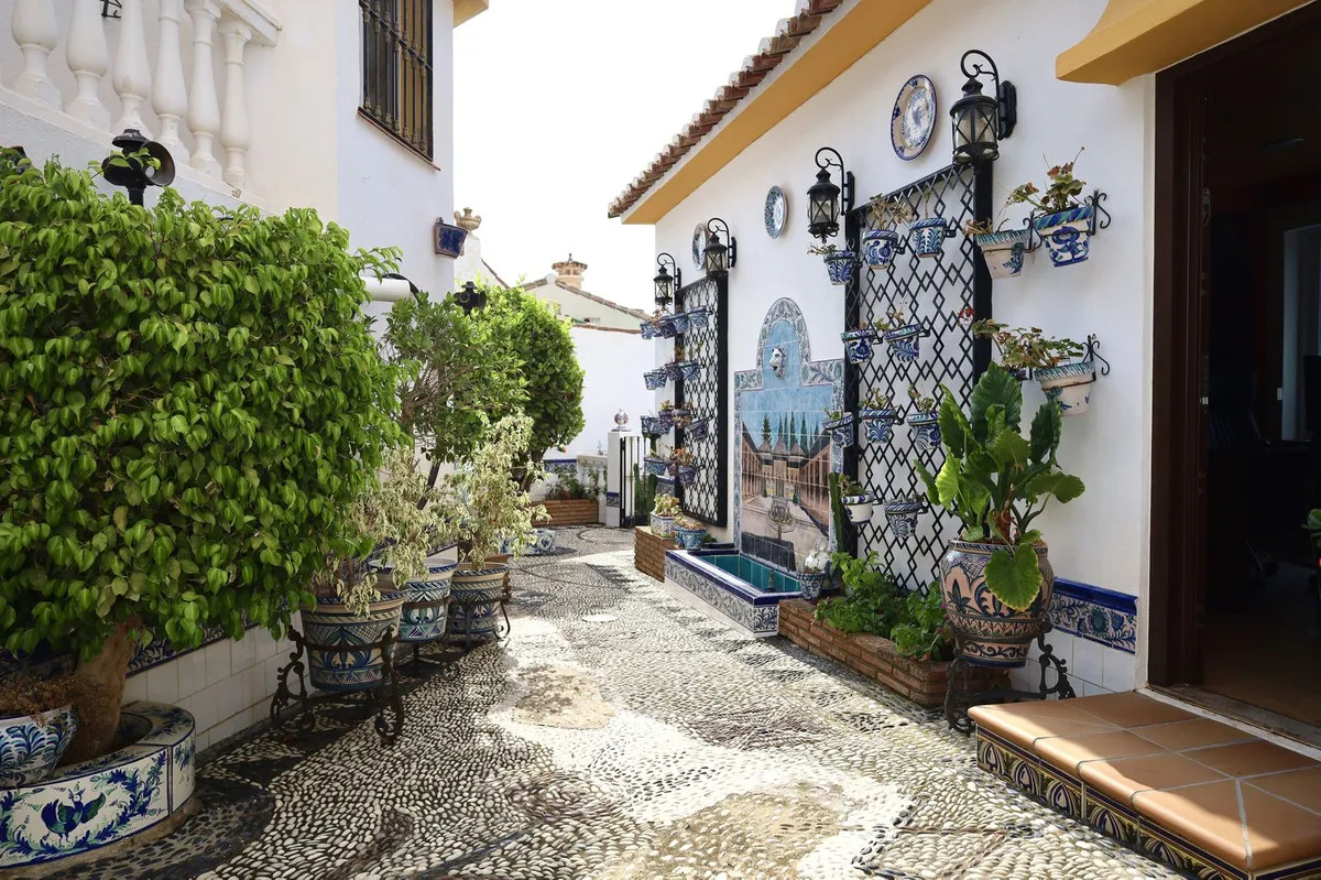 b93f4c4b-27e6-4ded-bb4a-e08ce02790a4