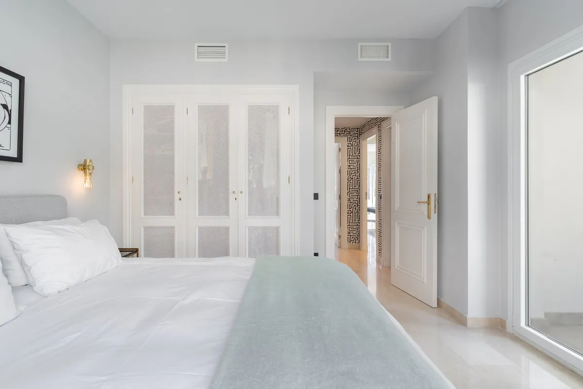 99664979-f776-409e-80a4-eb03389d9449