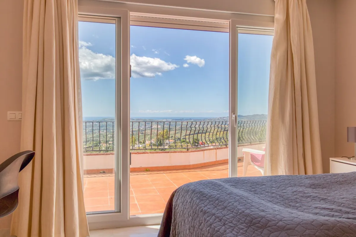 10d20845-16f2-41e4-9813-948e89e1e8db