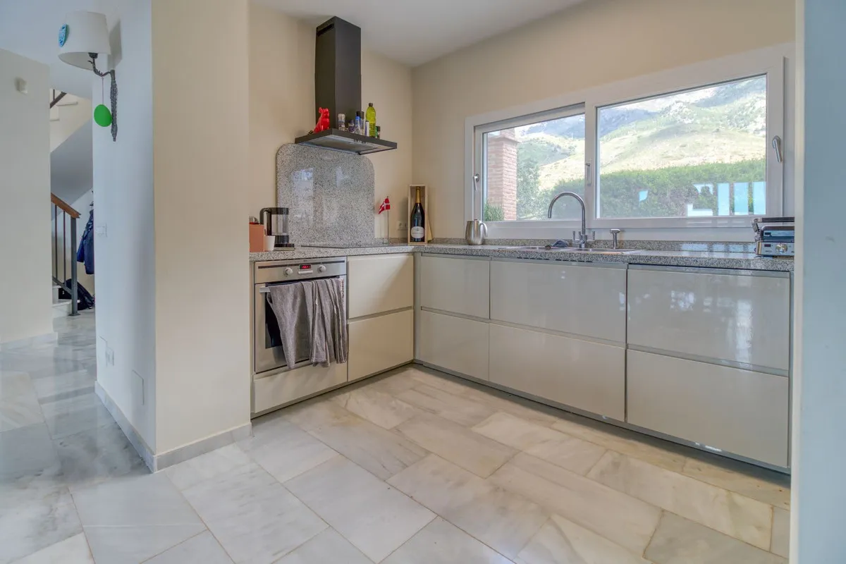 4dab6aae-4dff-49fe-afe2-e82c62fd03a7