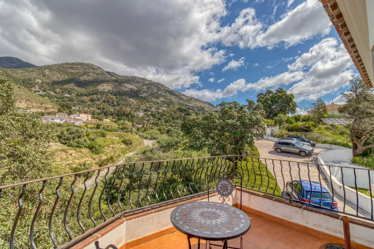 a06d6acd-aedb-454d-942e-8348f44bce94