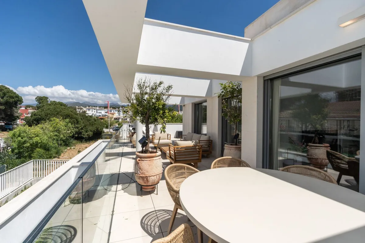 f4a831b0-5b68-4f51-a0fd-c3adddfd0580