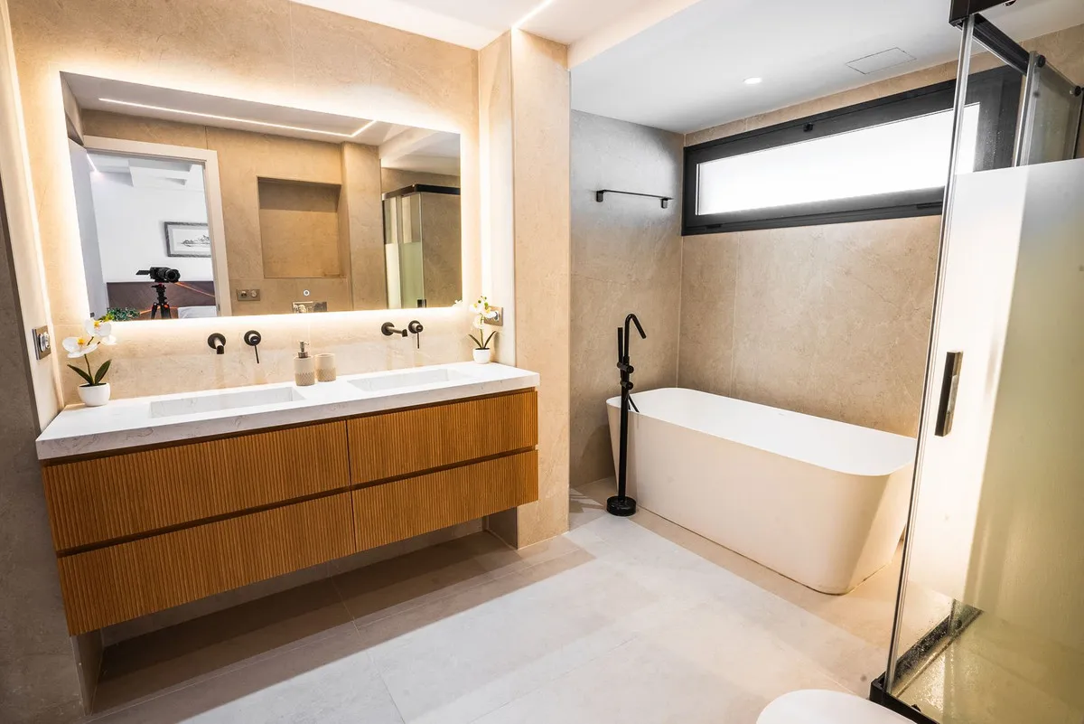 e28f7ab3-5679-4e12-a1ff-cd981729e737