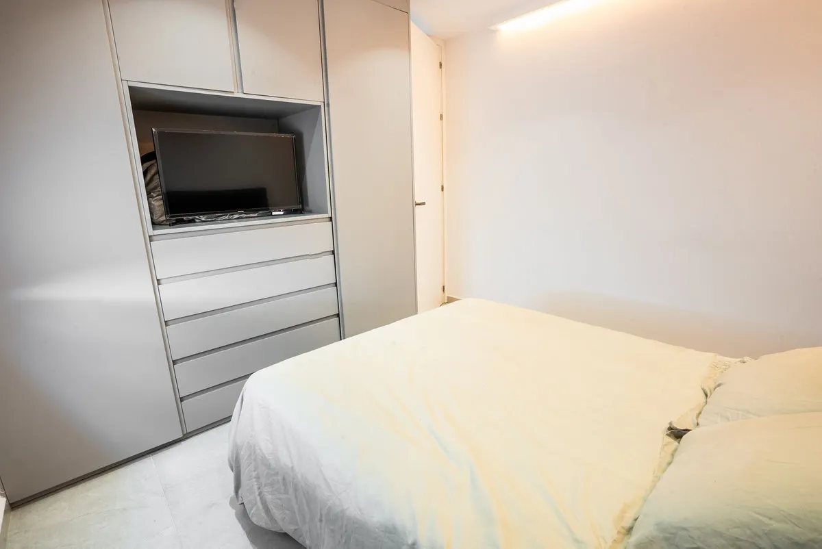 f7b4a24c-f669-4a94-9e6b-0c259a01af96