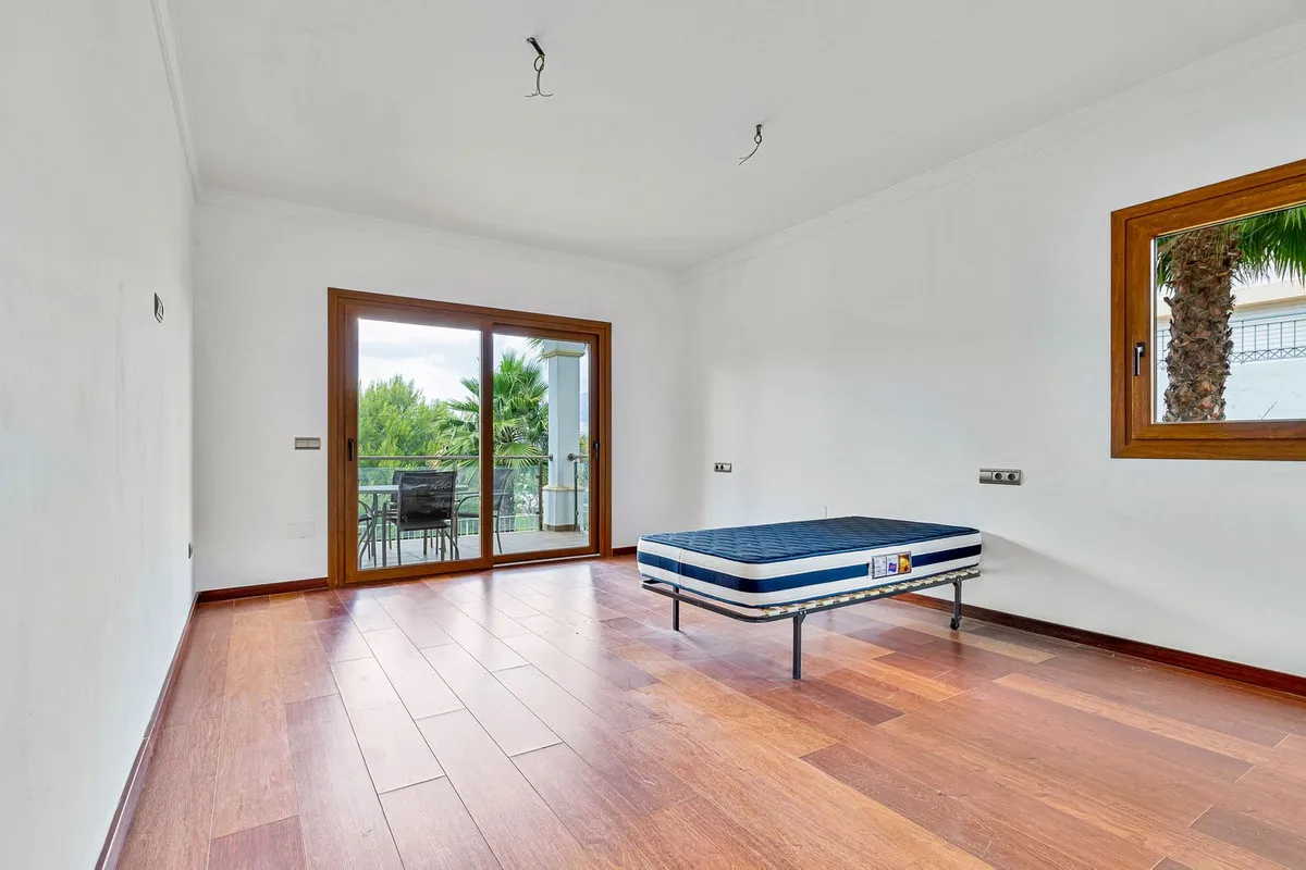 7ab81978-4933-40ef-8f35-12fd7a5885c6