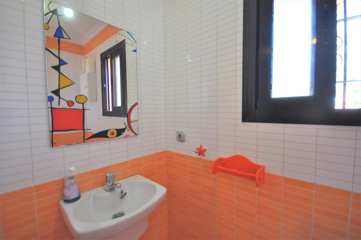 f6428404-ea59-4565-ab1d-883e3cbc9db3