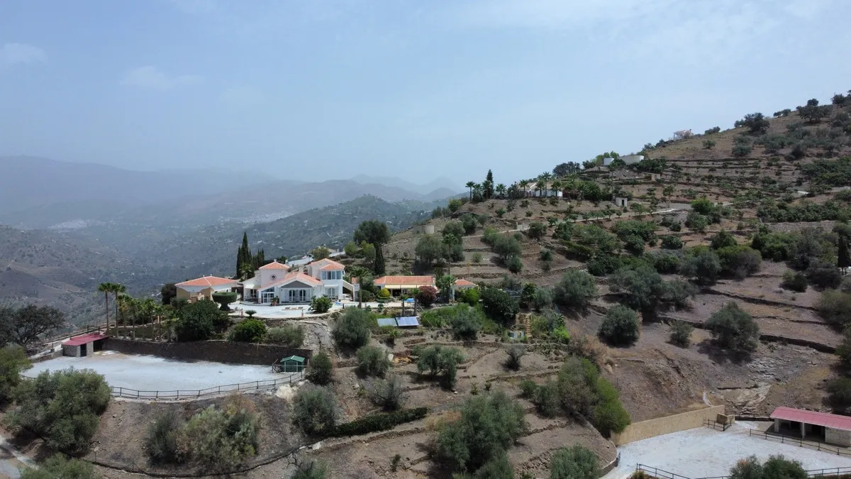 02090ecc-fa2f-469e-a11b-5a69bb56c9a4